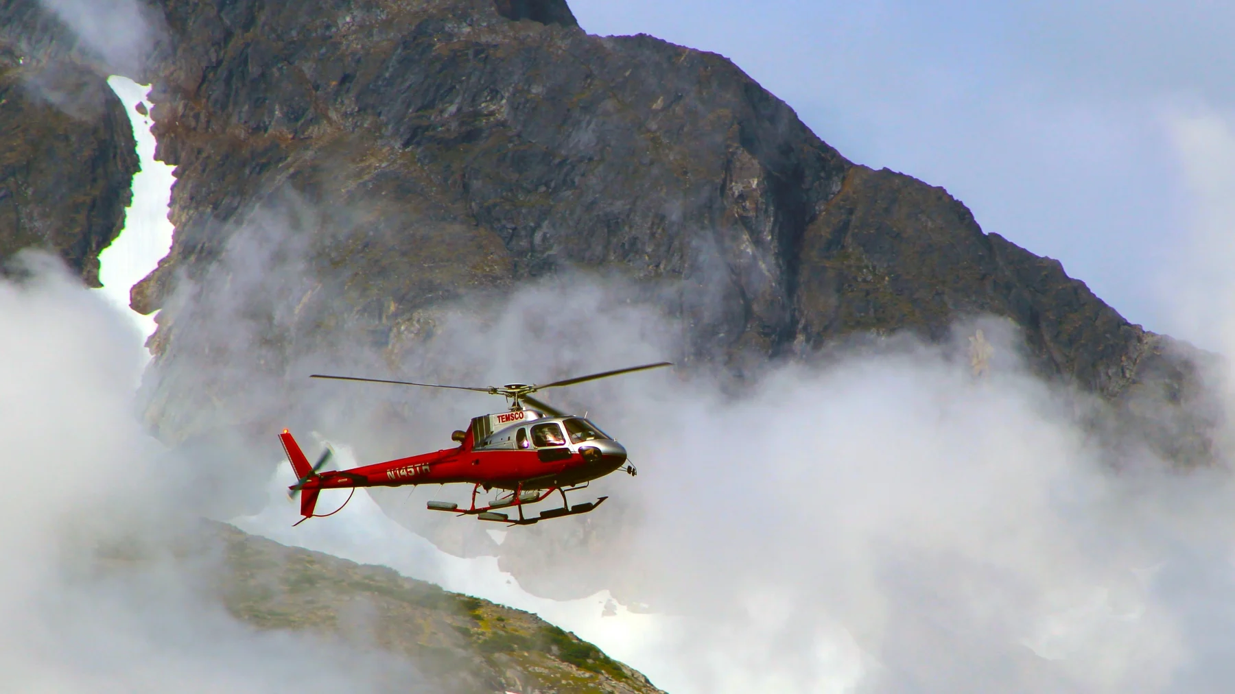 De zoektocht naar de 31-jarige Nederlander in  de Noord-Italiaanse provincie Como is nog in volle gang, maar tot nu toe zonder resultaat. Hij was daar met zijn vrouw en kind op vakantie.