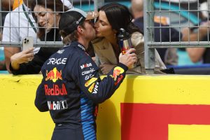 Thumbnail voor Kelly Piquet bevallen van dochter: 'Onze harten zijn voller dan ooit, jij bent ons grootste geschenk'