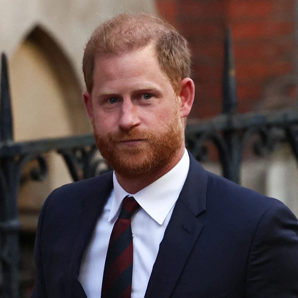 Prins Harry heeft geen contact met Charles, hoopt op 'verzoening'