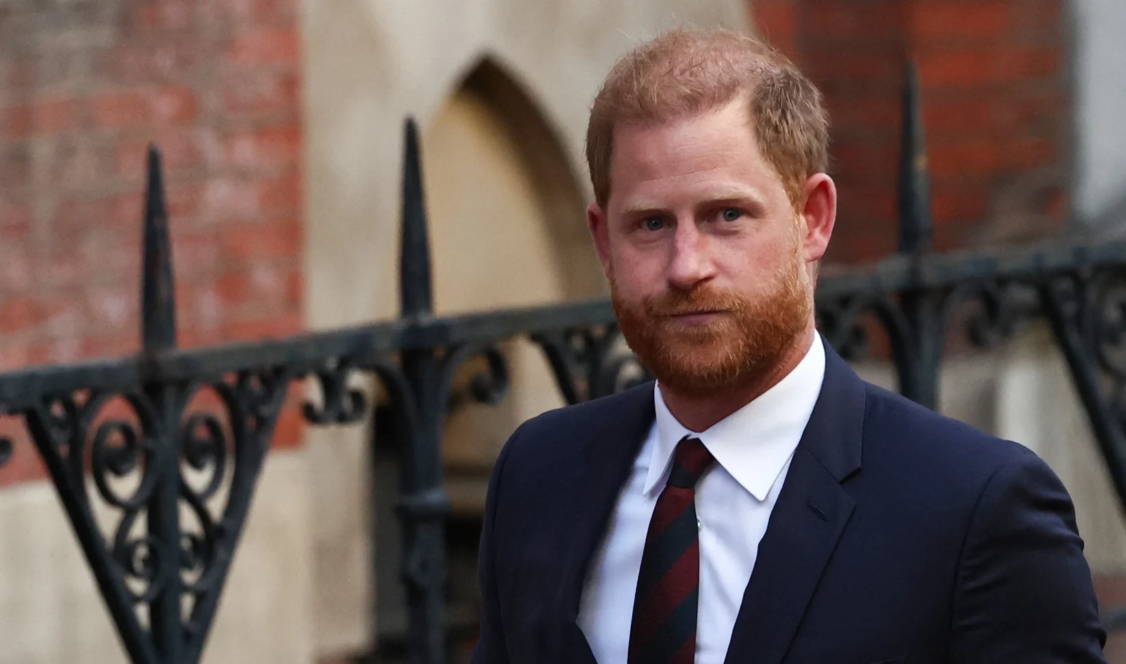 Prins Harry heeft geen contact met Charles, hoopt op 'verzoening'
