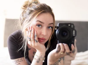 Thumbnail voor Sasha's baarmoederverwijdering ging niet zoals gepland: 'Mijn man dacht dat hij me kwijt was'