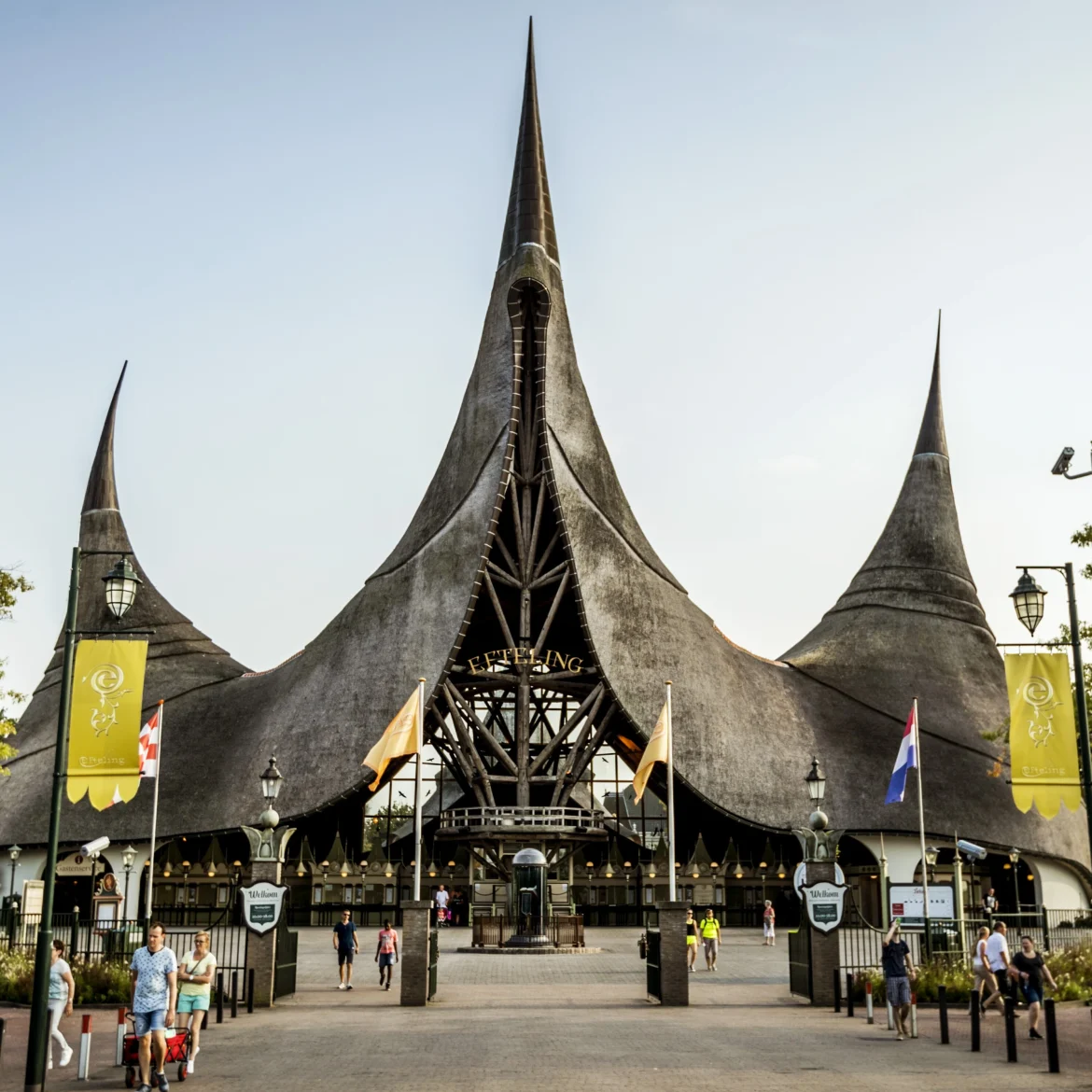 Tienduizenden euro's bijeen om Efteling-uitje voor kinderen azc tóch door te laten gaan