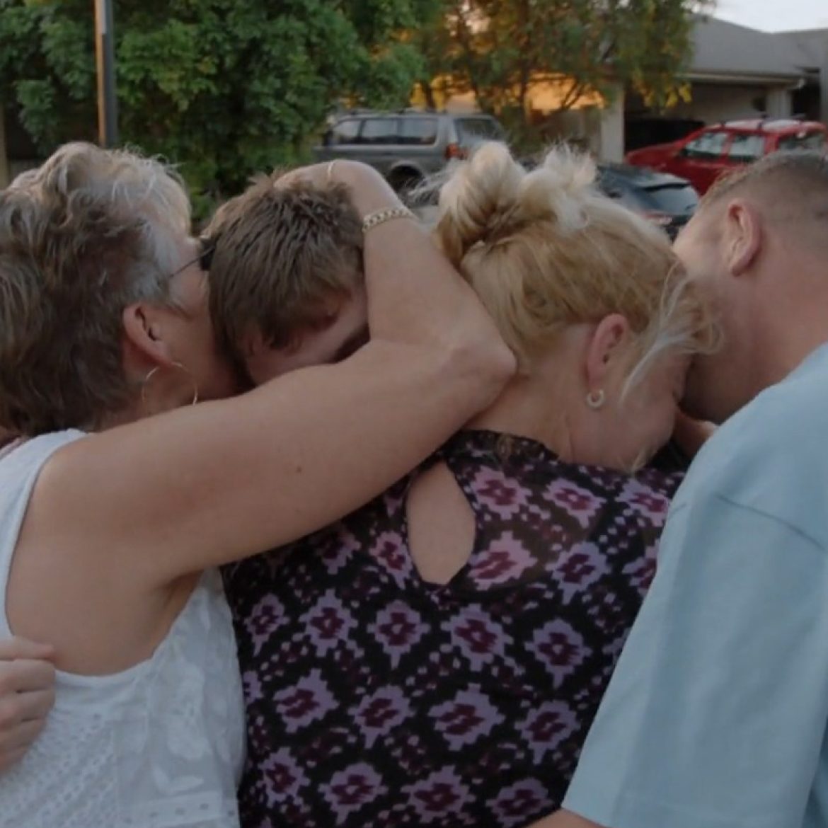 Ouders, broers en oma zien Tim weer in 'All you need is love goes Australia'