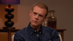 Thumbnail voor In 'De Klassenavond' is Armin van Buuren openhartig over hoe hij jarenlang zijn 'gebrek aan zelfliefde' opvulde