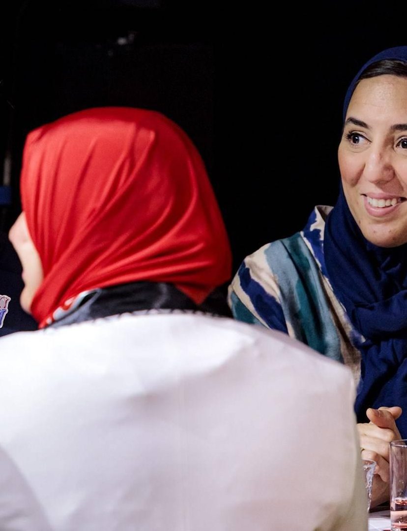 Koningspaar schuift aan bij vrijheidsmaaltijd in Den Haag