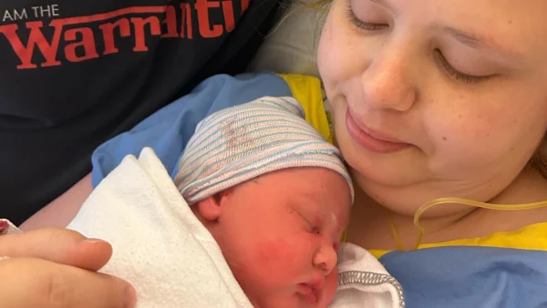 Melanie beviel van haar zoon met een keizersnede