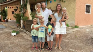 Thumbnail voor Melissa Verleg uit 'Een huis vol emigreert' over hun verhuizing naar Spanje: 'Mentaal pittig'