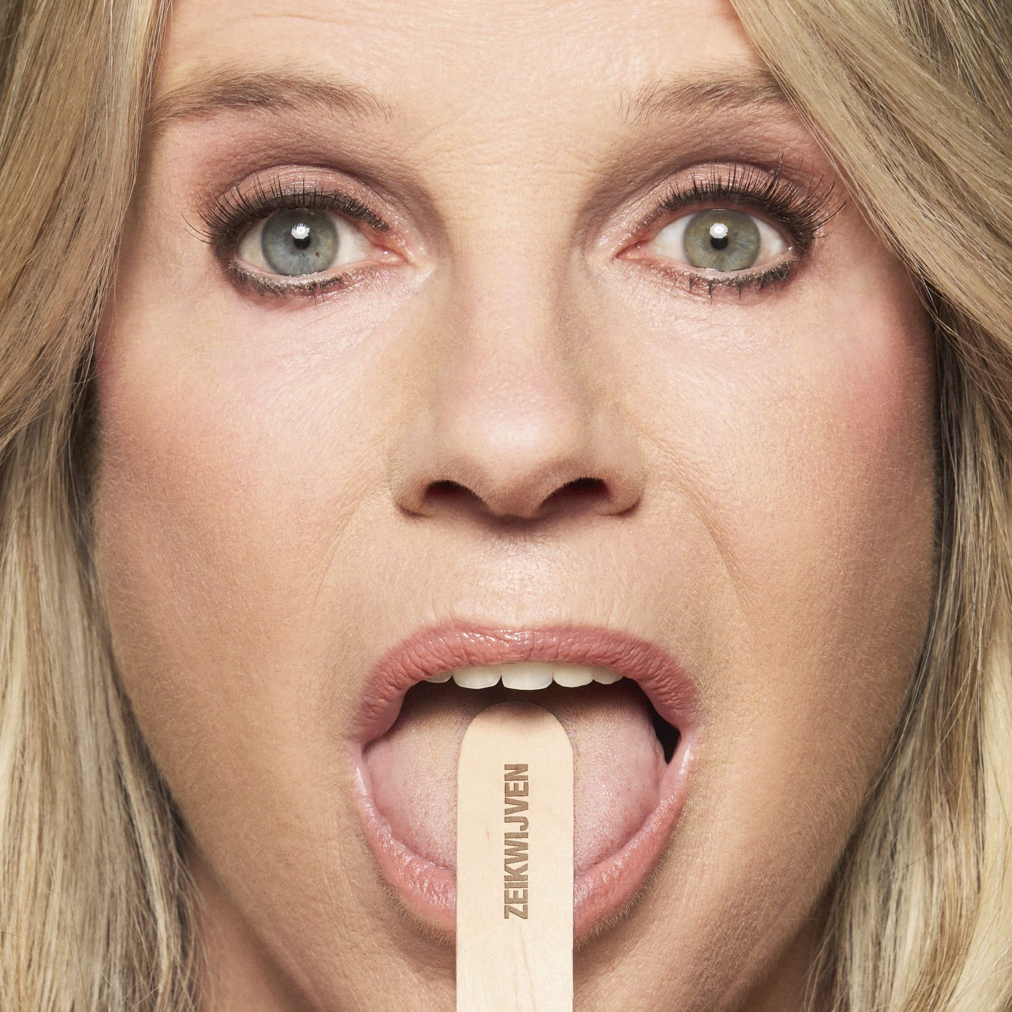 Linda de Mol: ‘Klagen doen wij vrouwen niet, dan zijn we namelijk zeikerds. En als we íéts niet willen zijn..’