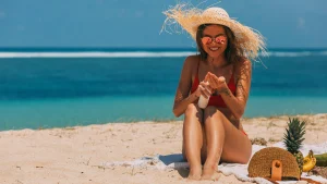 Thumbnail voor Dit is waarom je tegenwoordig zoveel betaalt voor zonnebrand (en zo ben je tóch voordelig uit)