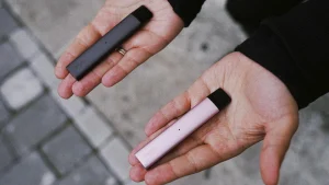 Thumbnail voor Longpatholoog Danielle Cohen noemt aantal vapende kinderen 'zeer zorgelijk': 'Soort Russisch roulette wie in het ziekenhuis belandt'