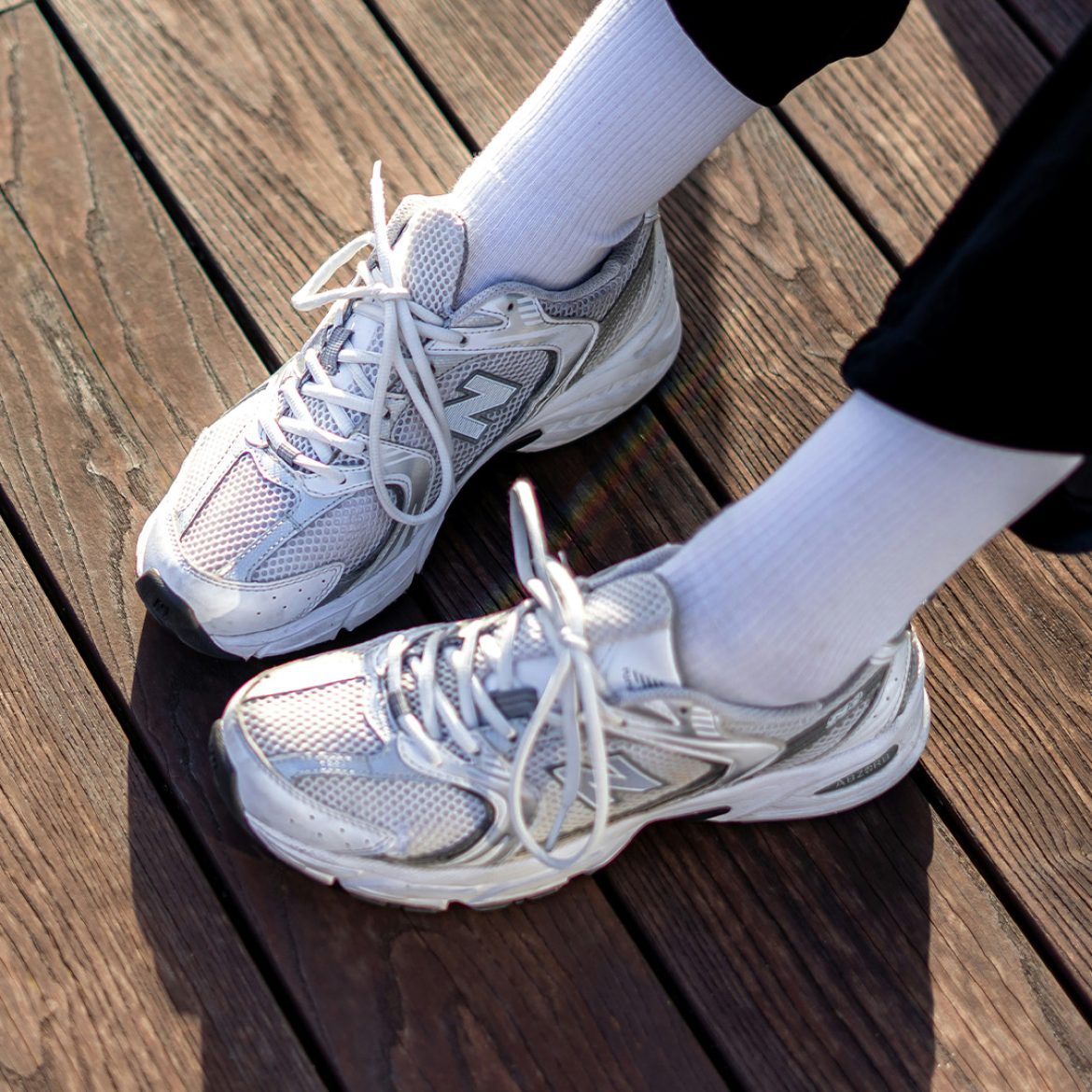 De perfecte sneakers die overal bij passen (en ook nog eens heerlijk lopen)