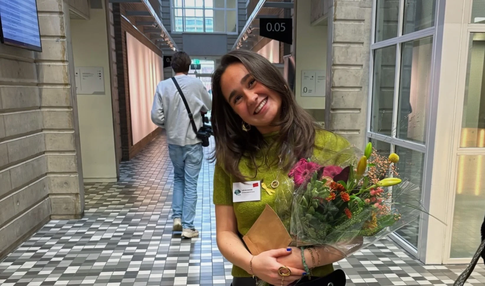 Lois Brusselers praat als ambassadeur Door het Geluid met studenten over moeilijke onderwerpen