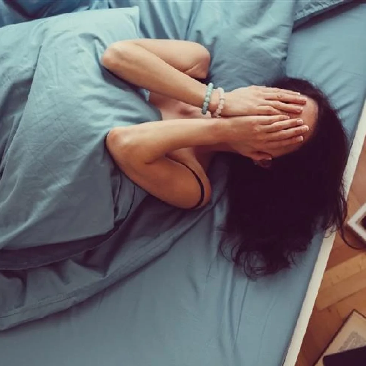 Josefines collega maakte misbruik van haar dronkenschap: 'Werd wakker met een blauwe nek'