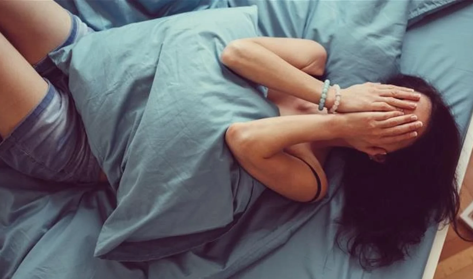 Josefines collega maakte misbruik van haar dronkenschap: 'Werd wakker met een blauwe nek'