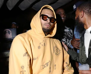 Thumbnail voor Chris Brown zit vast: zanger in Engeland gearresteerd voor aanval met tequilafles