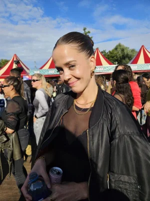 Thumbnail voor Moniek werd tijdens uitgaan aangerand: 'Hij zette me klem en stopte zijn hand in m'n broek'