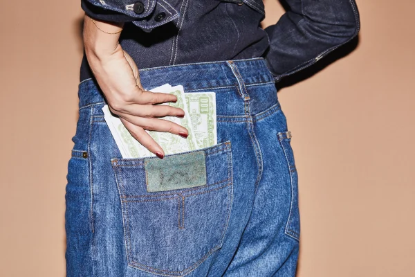 Lieke (22): 'De ene maand leg ik 1200 euro opzij en de andere maand 600 euro'
