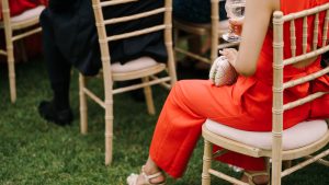 Thumbnail voor 'We jagen elkaar tegenwoordig op kosten voor buitenlandse bruiloften en vrijgezellenfeesten'