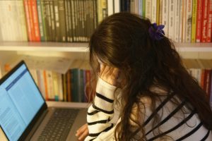 Thumbnail voor Kaya raakte overspannen op de middelbare school: 'Verdrietig dat ik het niet aankon'