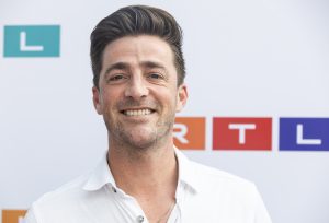 Thumbnail voor Hugo Kennis emotioneel tijdens laatste uitzending 'Eigen Huis & Tuin': 'Het spijt ons, maar dit is de laatste'