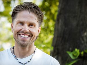 Thumbnail voor André Hazes doet in theatershow boekje open over breuk met moeder Rachel
