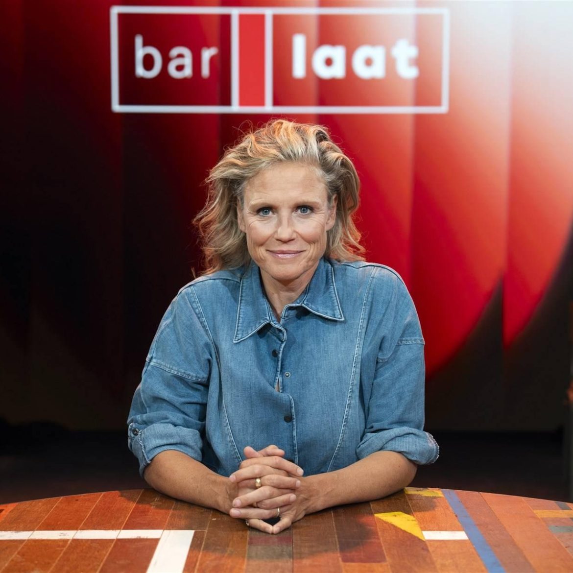 Sophie Hilbrand vertrekt bij talkshow 'Bar Laat': 'Dankbaar voor de jaren'