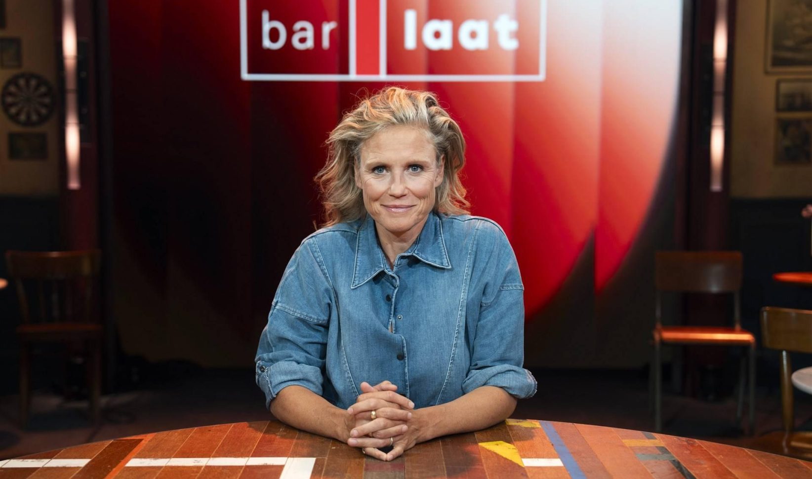 Sophie Hilbrand vertrekt bij talkshow 'Bar Laat': 'Dankbaar voor de jaren'