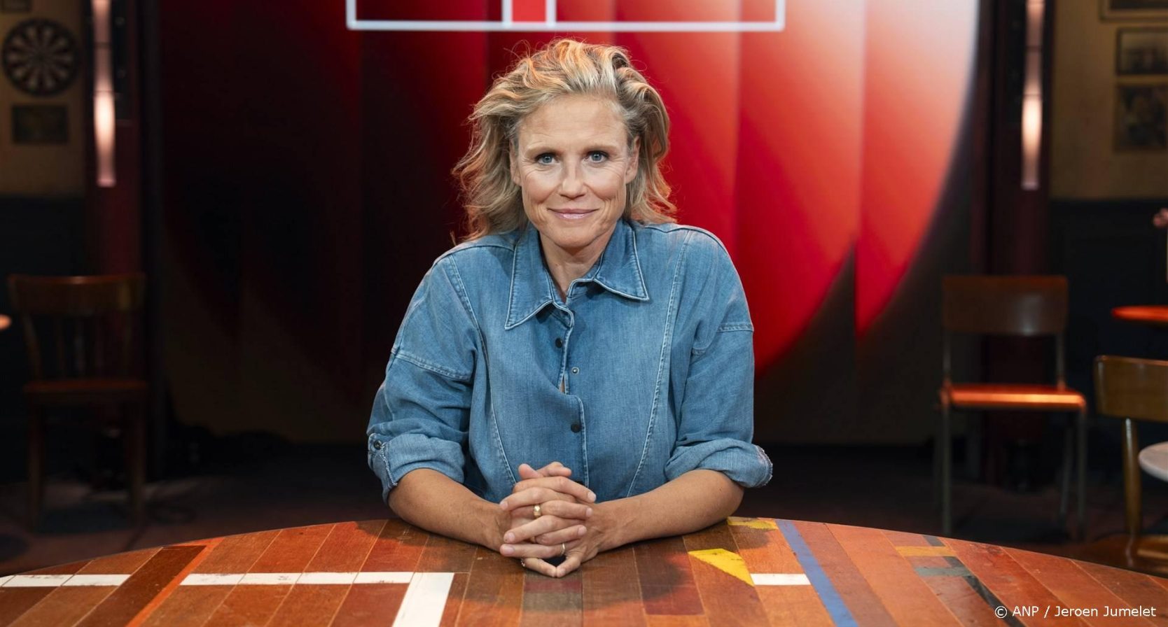 Sophie Hilbrand vertrekt bij talkshow 'Bar Laat': 'Dankbaar voor de jaren'