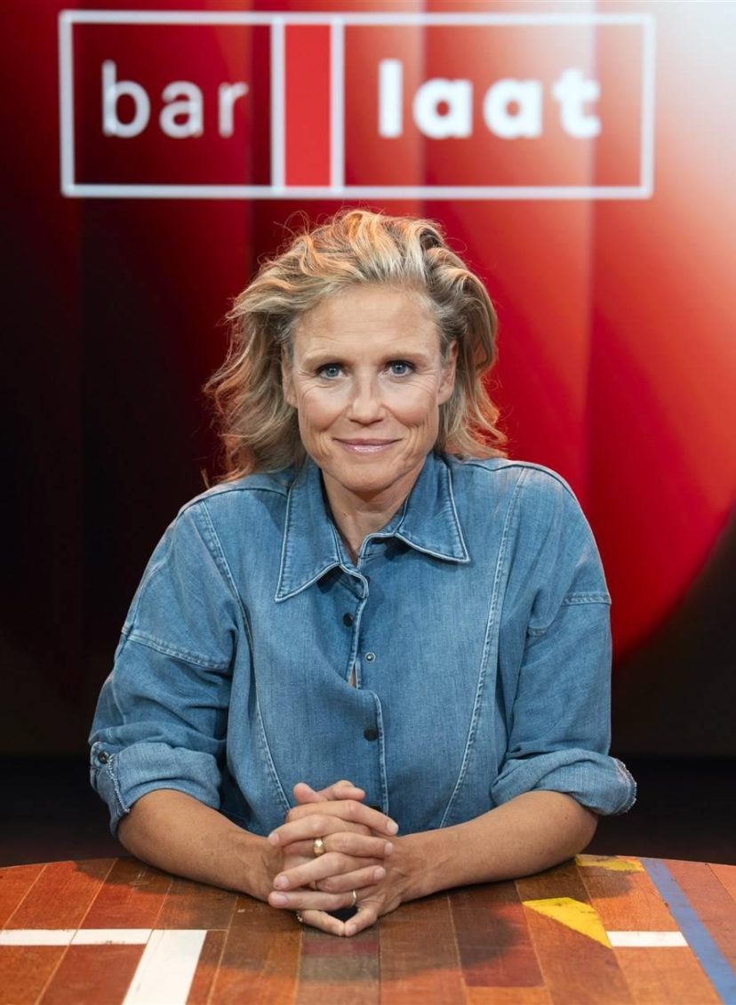 Sophie Hilbrand vertrekt bij talkshow 'Bar Laat': 'Dankbaar voor de jaren'