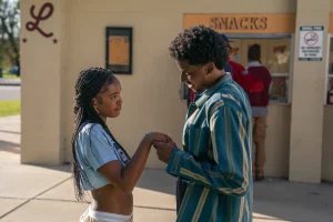 Thumbnail voor Waarom heeft iedereen het over Netflix-serie 'Forever'? Wij leggen het uit