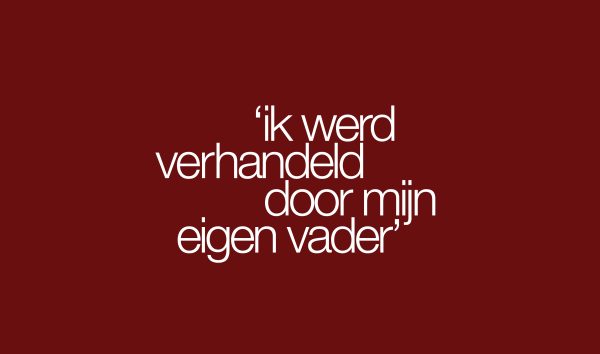 Sacha (26) moest vluchten voor misbruik door haar eigen ouders | Tekst in afbeelding: 'Ik werd verhandeld door mijn eigen vader'