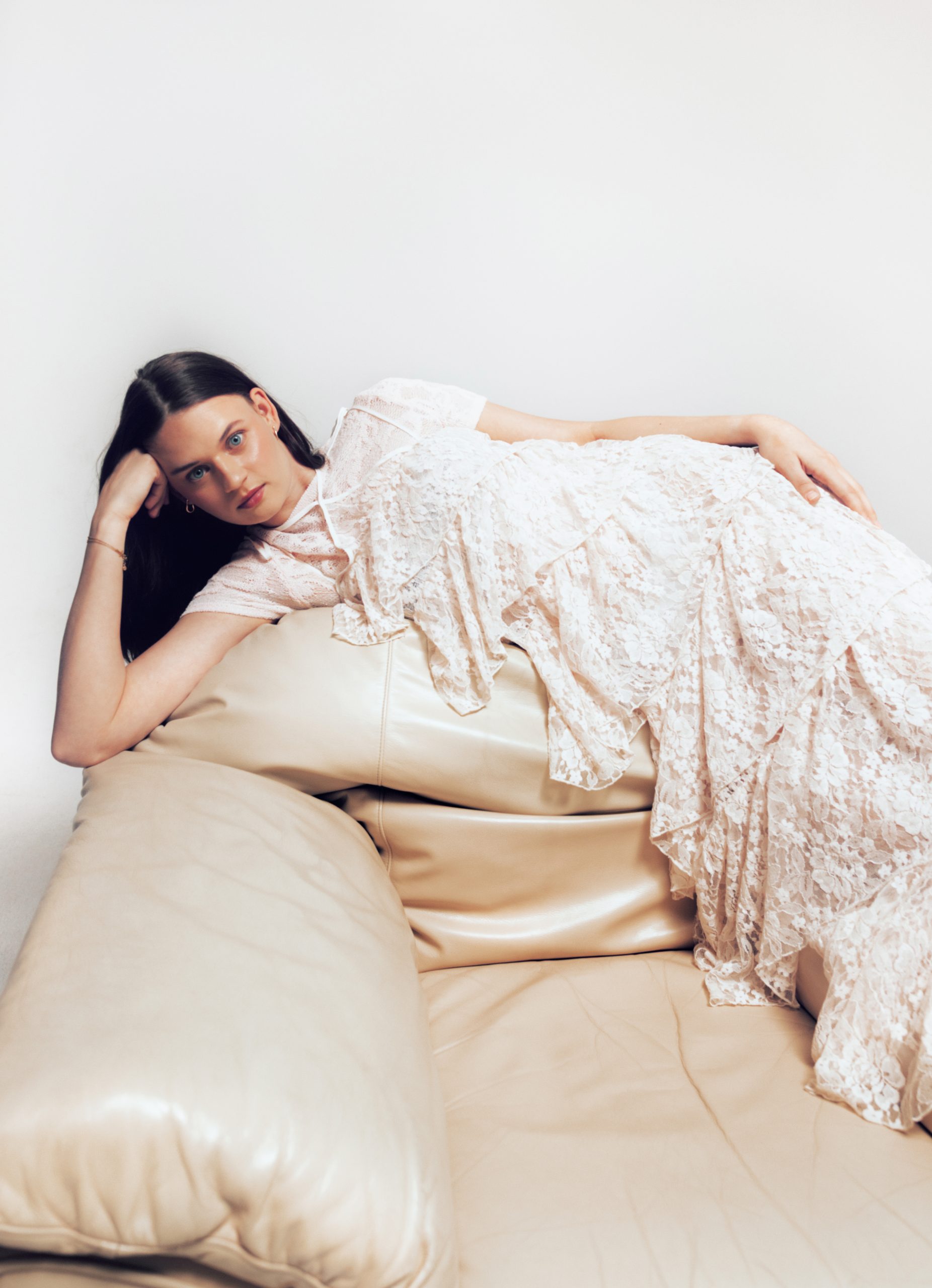 Julia skipt uitgaan: 'Feestjes kosten me bakken energie omdat ik een controlfreak ben'