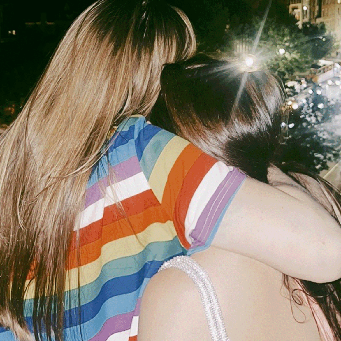 Carice (25) heeft een huisgenoot van 37 jaar: 'We weten niets van haar en ze bespiedt ons'