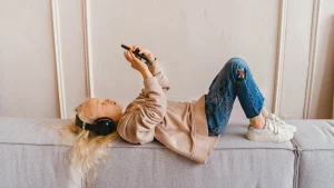 Thumbnail voor Shanna geeft haar kinderen nog geen smartphone: 'Als ze zich alleen kunnen vermaken met een scherm, zijn we verloren'