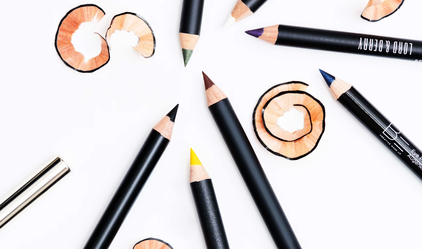 Reverse eyeliner