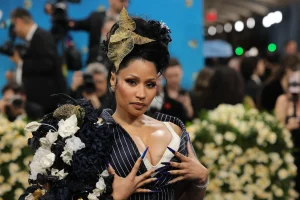 Thumbnail voor Bestaat Nicki Minaj wel echt? Dit zijn de meest bizarre conspiracy theories