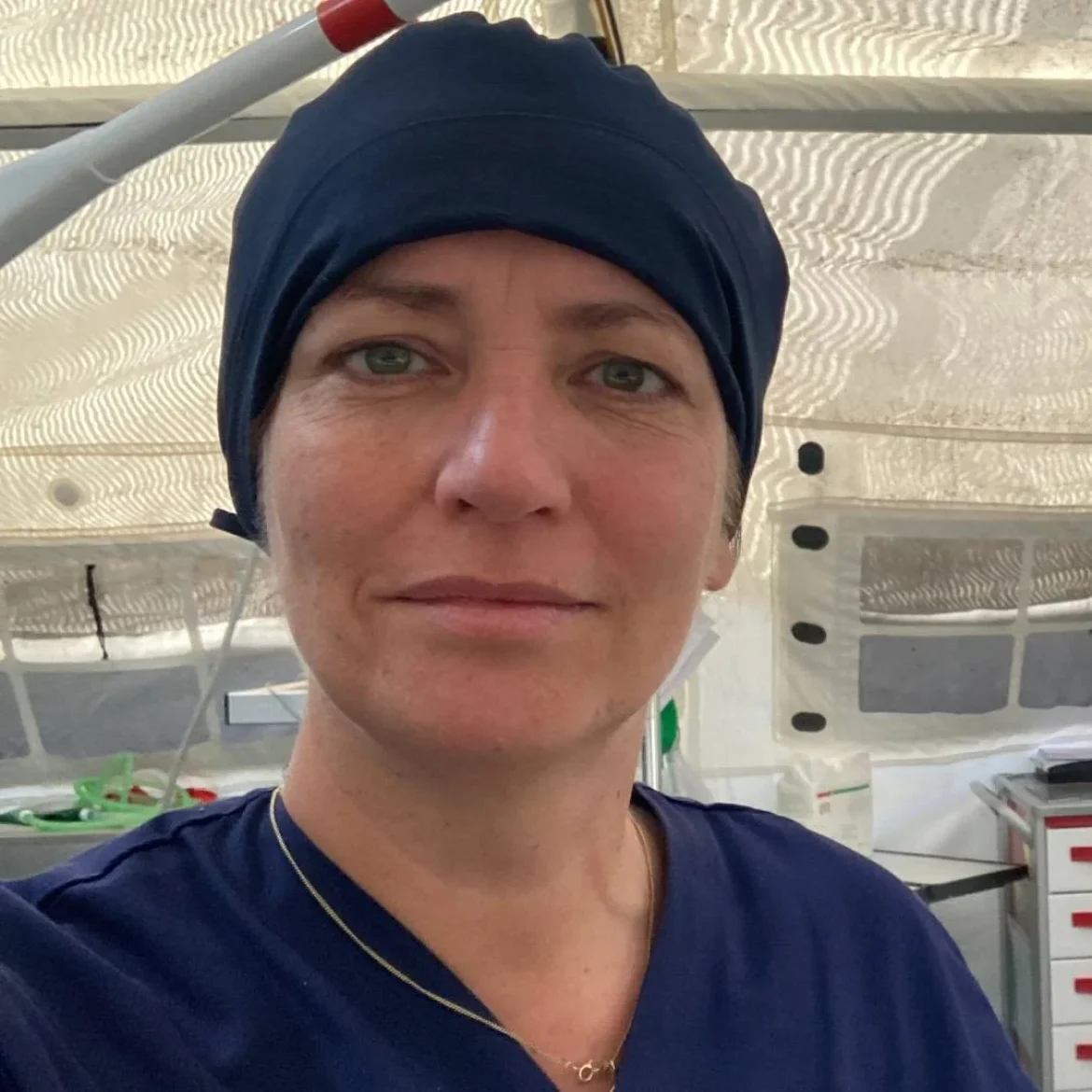Geertje Govaert (52) is traumachirurg in Gaza: 'Je hoort de hele dag schoten en explosies'