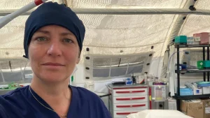 Thumbnail voor Geertje Govaert (52) is traumachirurg in Gaza: 'Je hoort de hele dag schoten en explosies'