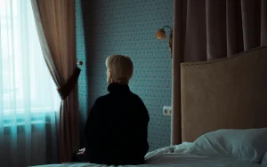 Noor (71) kon dankzij erfenis haar neef na acht jaar opzoeken: 'Droom die uitkwam'