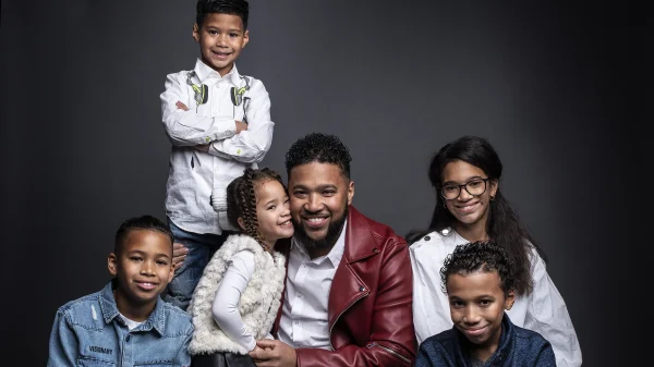 Gezinsuitbreiding in huize Lopez. Jay Lopez, bekend van het populaire programma ‘Een Huis Vol’, wordt opnieuw vader. Zijn vrouw Saffiera is zwanger van hun tweede kind samen, wat voor Jay inmiddels zijn zevende telg is. KRO-NCRV