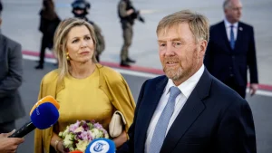 Thumbnail voor Koning Willem-Alexander na kabinetsval op staatsbezoek in Tsjechië: 'Raar om Nederland nu te verlaten'