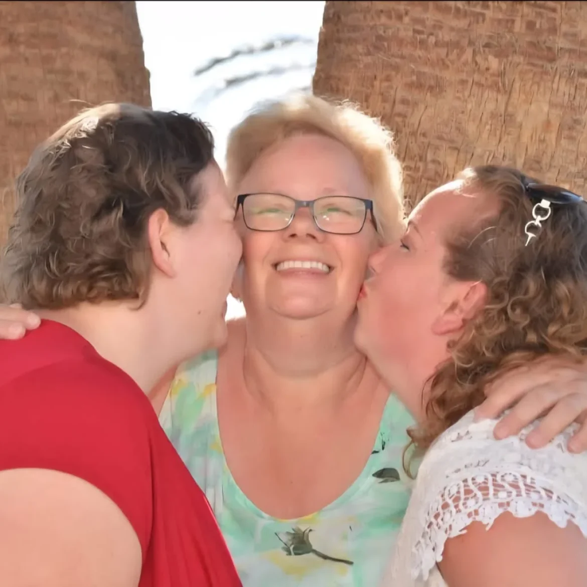 Lonneke met moeder en zus