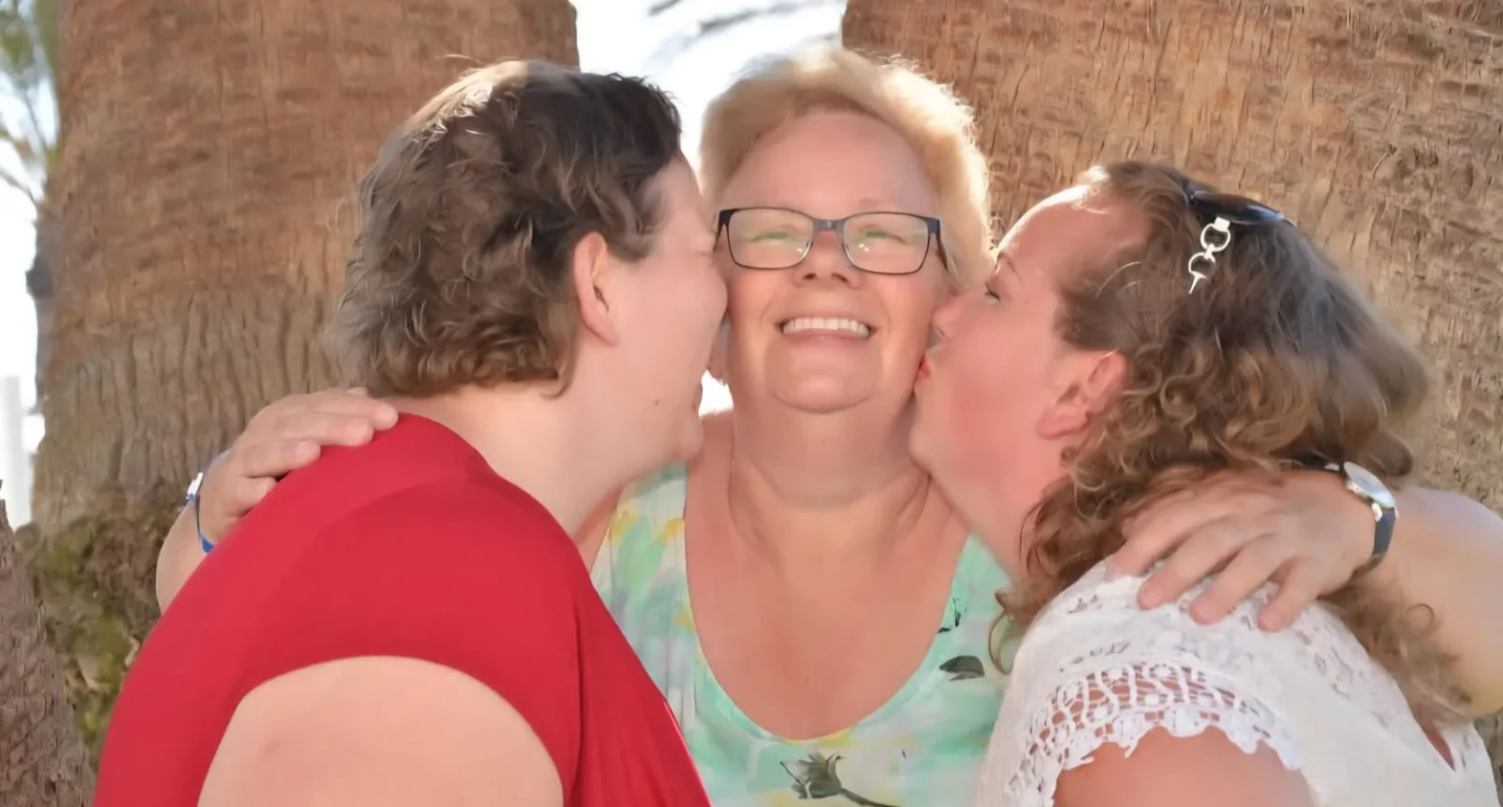 Lonneke met moeder en zus