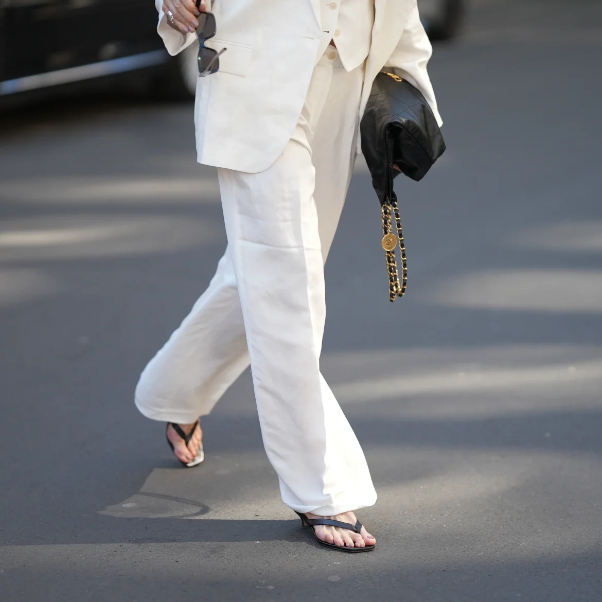 De teenslipper is deze zomer chiquer dan ooit