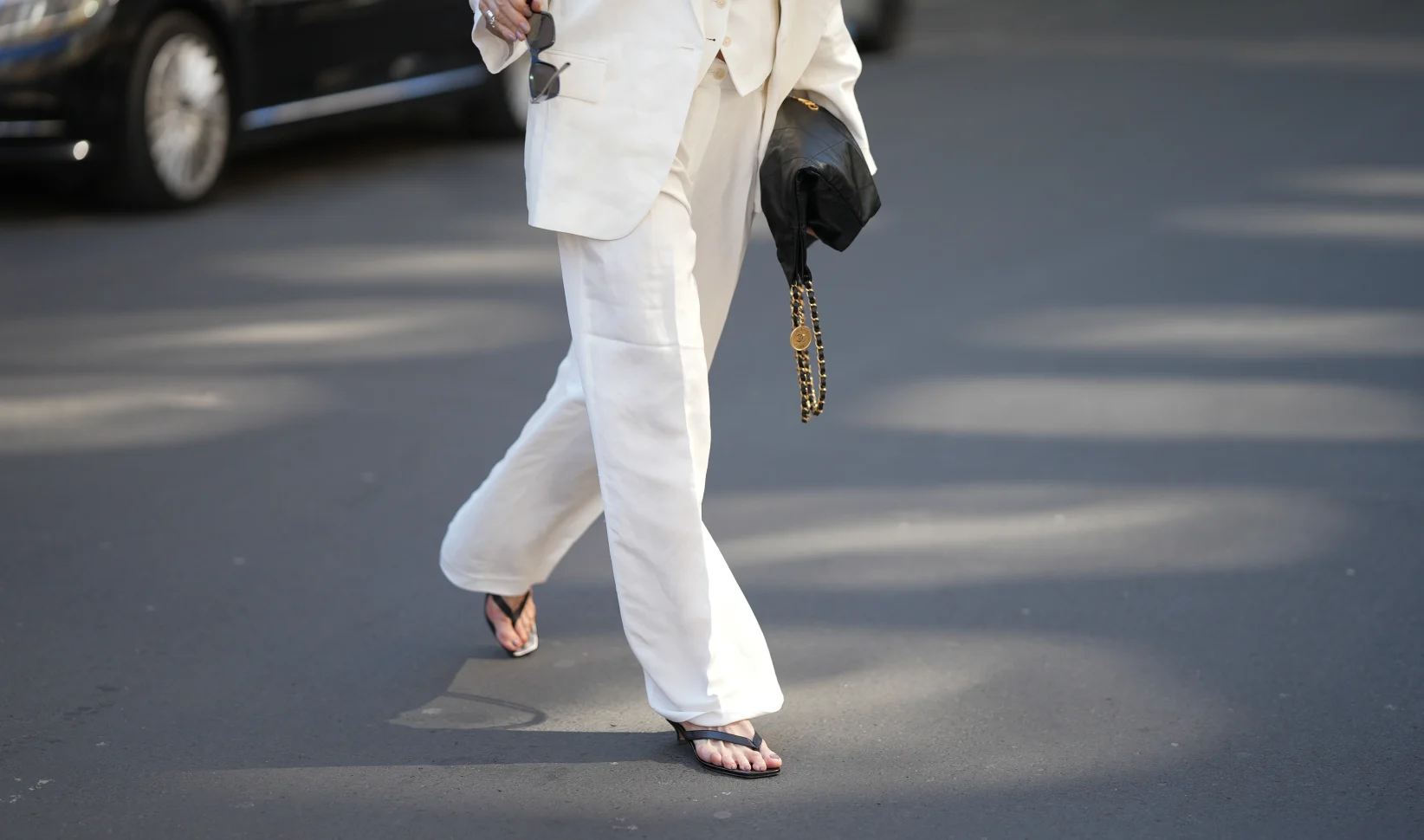 De teenslipper is deze zomer chiquer dan ooit
