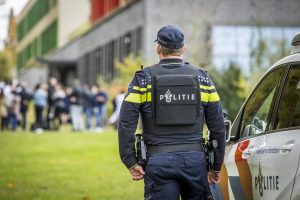 Thumbnail voor Onderzoek: fysiek geweld van leerlingen tegen docenten op middelbare scholen fors toegenomen