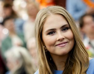 Thumbnail voor Prinses Amalia breekt arm tijdens paardrijden