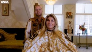 Thumbnail voor Roxeanne Hazes in de LINDA.podcast 'Kapper van de Sterren': 'Het ongevraagde advies van anderen heeft mij opgefokt'
