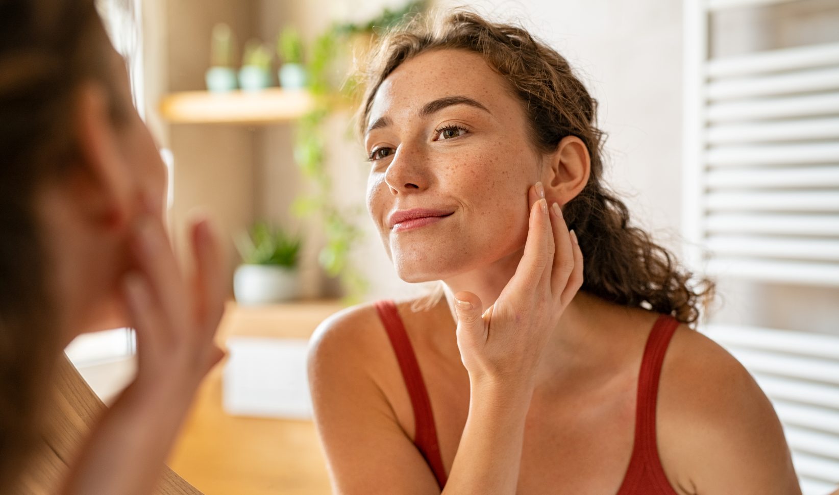 Vrouw, spiegel, onzuivere, huid, te, veel, eiwit, eten, acne