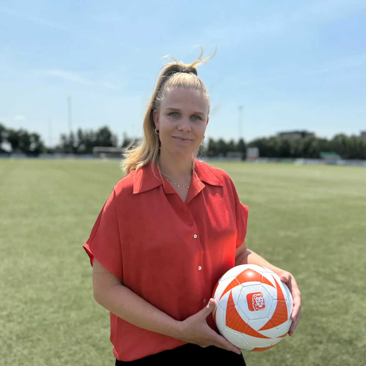Profvoetbalster, Kika, van, Es